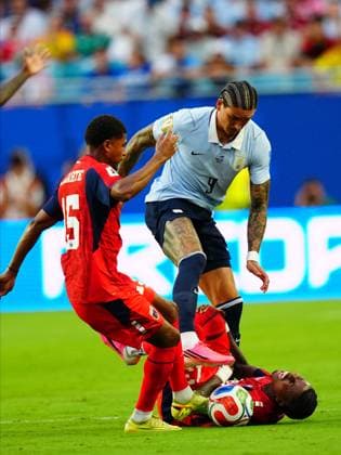 Uruguay v Cape Verde - FIFA World Cup, WM, Weltmeisterschaft, Fussball 2026 - Group H FLORIDA, USA - JUNE 21: Darwin Nunez (9) of Uruguay in action during the 2026 FIFA World Cup First Stage Group H match between Uruguay and Cape Verde at the Hard Rock Stadium (Miami Stadium) in Miami Gardens, Florida, United States on June 21, 2026. Evrim Aydin Anadolu Florida United States. Editorial use only. Please get in touch for any other usage.  Copyright: x2026xAnadoluxEvrimxAydinx