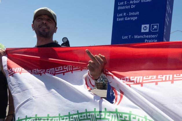 June 21, 2026, Ingelwood, California, USA: A man makes a gesture during a protest the Iranian regime following the FIFA World Cup, WM, Weltmeisterschaft, Fussball 2026 Group G match between Belgium and IR Iran at Los Angeles Stadium on June 21, 2026 in Inglewood, California. Ingelwood USA - ZUMAb148 20260621_zap_b148_058 Copyright: xBryanxSmithx