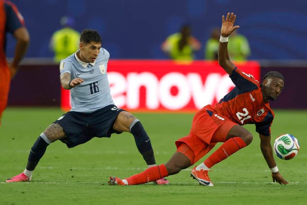 Mathías Olivera (L) of Uruguay vies for the ball with Nuno da Costa of Cape Verde in a Group H match of the 2026 FIFA World Cup, WM, Weltmeisterschaft, Fussball between Uruguay and Cape Verde at Hard Rock Stadium in Miami, USA 21 June 2026. FIFA World Cup 2026: Uruguay - Cape Verde !ACHTUNG: NUR REDAKTIONELLE NUTZUNG!  Copyright: xAlbertoxEstevezx AMDEP7065 20260622-55020669673_1