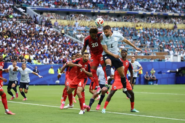 MIAMI GARDENS, FL - JUNE 21: Uruguay midfielder Rodrigo Bentancur (6) and Cape Verde forward Ryan Mendes (20) battle for a header int he first half during the FIFA World Cup, WM, Weltmeisterschaft, Fussball 2026 game Group H match between Uruguay and Cabo Verde on June 21, 2026 at Miami Stadium in Miami Gardens, FL (Photo by Peter Joneleit Icon Sportswire) SOCCER: JUN 21 FIFA World Cup 26 Group H - Uruguay vs Cabo Verde EDITORIAL USE ONLY Icon260615021