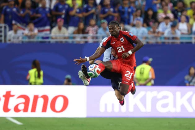 MIAMI GARDENS, FL - JUNE 21: Cape Verde forward Nuno da Costa (21) and Uruguay defender Guillermo Varela (13) both leap for a ball in the second half during the FIFA World Cup, WM, Weltmeisterschaft, Fussball 2026 game Group H match between Uruguay and Cabo Verde on June 21, 2026 at Miami Stadium in Miami Gardens, FL (Photo by Peter Joneleit Icon Sportswire) SOCCER: JUN 21 FIFA World Cup 26 Group H - Uruguay vs Cabo Verde EDITORIAL USE ONLY Icon260615030