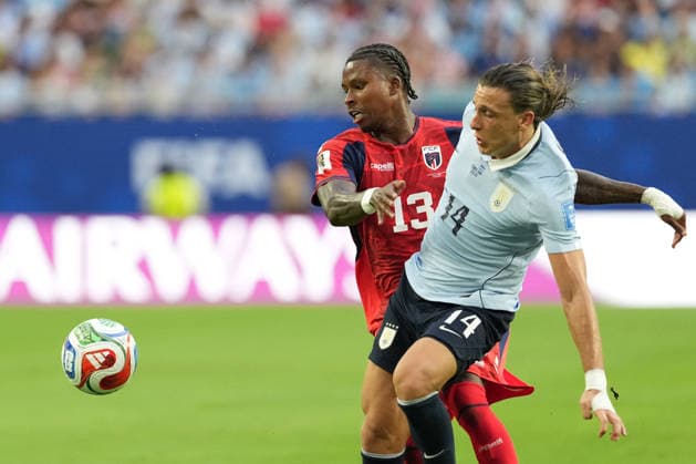 Agustin Canobbio (R) of Uruguay battles for the ball with Sidny Cabral (L) of Cape Verde during a Group H match of the 2026 FIFA World Cup, WM, Weltmeisterschaft, Fussball between Uruguay and Cape Verde at Hard Rock Stadium in Miami, USA, 21 June 2026. 2026 FIFA World Cup: Group H - Uruguay - Cape Verde !ACHTUNG: NUR REDAKTIONELLE NUTZUNG!  Copyright: xAlbertoxBoalx AME3158 20260622-55020669574008_1008