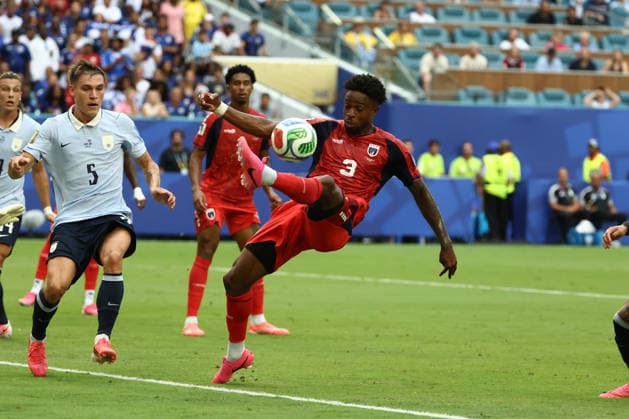 MIAMI GARDENS, FL - JUNE 21: Cape Verde defender Diney (3) clears the ball with a kick over his head in the first half during the FIFA World Cup, WM, Weltmeisterschaft, Fussball 2026 game Group H match between Uruguay and Cabo Verde on June 21, 2026 at Miami Stadium in Miami Gardens, FL (Photo by Peter Joneleit Icon Sportswire) SOCCER: JUN 21 FIFA World Cup 26 Group H - Uruguay vs Cabo Verde EDITORIAL USE ONLY Icon260615039