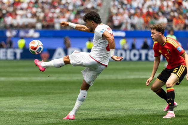 June 21, 2026, Los Angeles, California, USA: IR Iran Ramin Rezaeian (23) in actions against Belgium Maxim De Cuyper (5) during the FIFA World Cup, WM, Weltmeisterschaft, Fussball Group G soccer match at SoFi Stadium in Inglewood, Calif., Sunday, June 21, 2026. World Cup 2026: IR Iran 0:0 Belgium  - ZUMAc68_ 20260621_zaf_c68_090 Copyright: xRingoxChiux