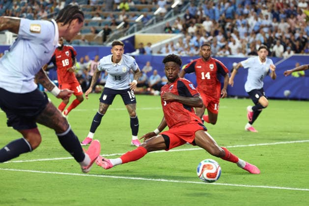 MIAMI GARDENS, FL - JUNE 21: Cape Verde defender Diney (3) stretches to block a shot by Uruguay forward Darwin Nunez (9) in the second half during the FIFA World Cup, WM, Weltmeisterschaft, Fussball 2026 game Group H match between Uruguay and Cabo Verde on June 21, 2026 at Miami Stadium in Miami Gardens, FL (Photo by Peter Joneleit Icon Sportswire) SOCCER: JUN 21 FIFA World Cup 26 Group H - Uruguay vs Cabo Verde EDITORIAL USE ONLY Icon260615061