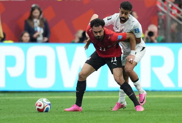 June 21, 2026, Vancouver, Bc, CANADA: Egypt s Mostafa Ziko (11) and New Zealand s Sarpreet Singh (10) batted for the ball during first half World Cup group G soccer action, in Vancouver, Sunday, June 21, 2026. Canada News - June 21, 2026  - ZUMAc35_ 20260621_zaf_c35_131 Copyright: xEthanxCairnsx