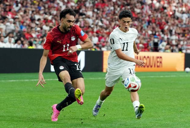 June 21, 2026, Vancouver, Bc, CANADA: Egypt s Mostafa Ziko (11) and New Zealand s Elijah Just (11) vie for the ball during first half World Cup group G soccer action, in Vancouver, Sunday, June 21, 2026. Canada News - June 21, 2026  - ZUMAc35_ 20260621_zaf_c35_142 Copyright: xEthanxCairnsx