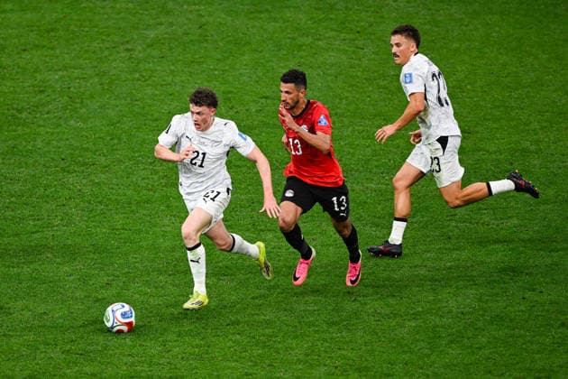 Jesse Randall of New Zealand gets away from Ahmed Fatouh of Egypt, New Zealand All Whites v Egypt, Group G football match of the FIFA World Cup, WM, Weltmeisterschaft, Fussball 2026 at BC Place, Vancouver, Canada on Sunday 21June 2026. Photo: Andrew Cornaga Vancouver USA Copyright: xAndrewxCornaga x