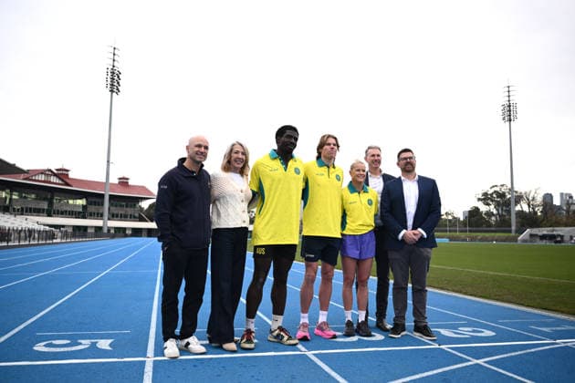 ATHLETICS TEAM GLASGOW 2026, Sprinter Eddie Osei-Nketia, sprinter Thomas Reynolds and long jumper Brooke Buschkuehl pose for a photo with officials during the announcement of the Australia Athletics team to compete at the Glasgow 2026 Commonwealth Games, at Lakeside Stadium, Melbourne, Monday, June 22, 2026. ( NO ARCHIVING MELBOURNE VICTORIA AUSTRALIA  Copyright: xJOELxCARRETTx 20260622189737085346