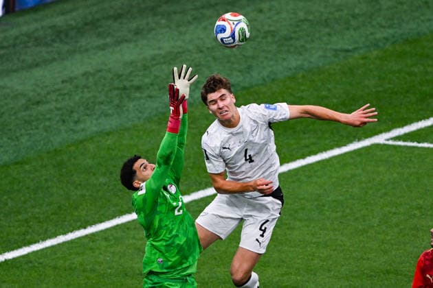 SOCCER NEW ZEALAND EGYPT WORLD CUP, Goalkeeper Mostafa Shoubir of Egypt and Tyler Bindon of New Zealand during the Group G match between New Zealand and Egypt as part of the FIFA 2026 World Cup at BC Place Vancouver, British Columbia, Canada, Monday, June 22, 2026. ( NO ARCHIVING, EDITORIAL USE ONLY, AUSTRALIA USE ONLY VANCOUVER BRITISH COLOMBIA CANADA  Copyright: xx 20260622162981380431