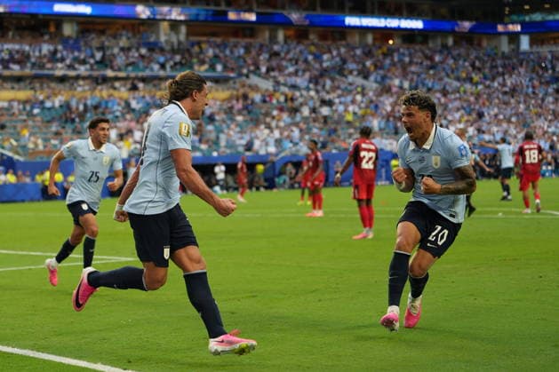 FIFA World Cup, WM, Weltmeisterschaft, Fussball 2026 - Group H - Uruguay vs Cape Verde Maximiliano Araujo (R) and Agustin Canobbio (2-L) of Uruguay celebrate a goal during a Group H match of the 2026 FIFA World Cup between Uruguay and Cape Verde at Hard Rock Stadium in Miami, Florida, USA, 21 June 2026. Miami United States  Copyright: xAlbertoxBoalx