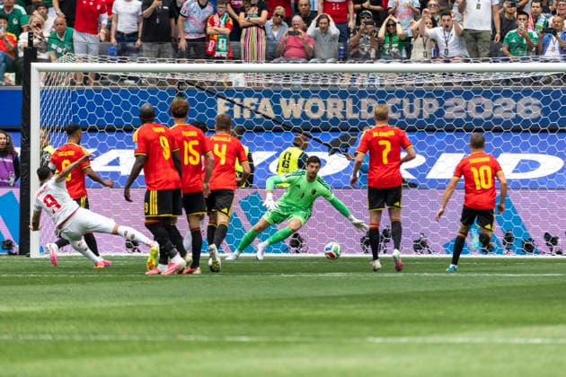 June 21, 2026, Los Angeles, California, United States: IR Iran Mehdi Taremi (9) and Belgium goalkeeper Thibaut Courtois (1) seen in action during the FIFA World Cup, WM, Weltmeisterschaft, Fussball Group G soccer match between IR Iran and Belgium at SoFi Stadium. Final score; IR Iran 0:0 Belgium Los Angeles United States - ZUMAs197 20260621_aaa_s197_307 Copyright: xRingoxChiux