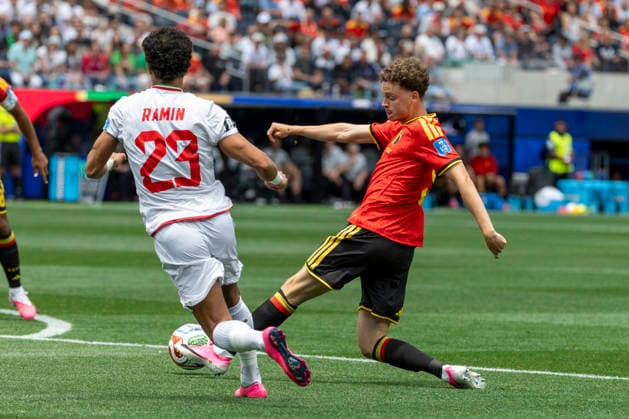 June 21, 2026, Los Angeles, California, United States: Belgium Maxim De Cuyper (5) and IR Iran Ramin Rezaeian (23) seen in action during the FIFA World Cup, WM, Weltmeisterschaft, Fussball Group G soccer match between IR Iran and Belgium at SoFi Stadium. Final score; IR Iran 0:0 Belgium IR Iran Vs Belgium In Los Angeles, USA - 21 Jun 2026  - ZUMAs197 20260621_aaa_s197_302 Copyright: xRingoxChiux
