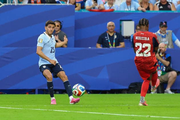 MIAMI GARDENS, FL - JUNE 21: Juan Manuel Sanabria 25 of Uruguay kicks a ball during a FIFA World Cup, WM, Weltmeisterschaft, Fussball 2026 Group H match between Uruguay and Cabo Verde on June 21,2026 at Miami Stadium, in Miami Gardens, Fla.(Photo by Chris Arjoon Icon Sportswire) SOCCER: JUN 21 FIFA World Cup 26 Group H - Uruguay vs Cabo Verde EDITORIAL USE ONLY Icon26062100100049