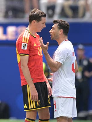 Islamic Republic of Iran Vs Belgium in Los Angeles, USA - 21 Jun 2026 Hans Vanaken (R) of Belgium men football team and Shoja Khalilzadeh (R) of IR Iran men football team seen during the FIFA World Cup, WM, Weltmeisterschaft, Fussball 2026 first stage Group G match between Belgium and Islamic Republic of Iran held at the Los Angeles Stadium. Final score: Belgium 0:0 Islamic Republic of Iran. Los Angeles United States Copyright: xLuisxVeniegrax xSOPAxImagesx 20260621_FIFAWC26_LuisVeniegra1123