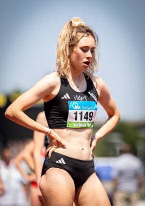 Süddeutsche Meisterschaften 2026 Aktive und Jugend U18; Koblenz, 21.06.2026 Noch einmal durchatmen: Maja Schorr (SV GO! Saar 05) kurz vor dem Start ihres 800m-Laufs bei den Frauen; Süddeutsche Meisterschaften Aktive und Jugend U18 am 21.06.2026 im Stadion Oberwerth in Koblenz (Rheinland-Pfalz). *** 2026 South German Championships for Adults and U18 Youth, Koblenz, June 21, 2026 Taking a deep breath one last time Copyright: xBEAUTIFULxSPORTS R.xSchmittx
