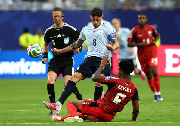 (260622) -- MIAMI, June 22, 2026 -- Federico Valverde (front C) of Uruguay vies with Kevin Pina (front R) of Cape Verde during the group H match between Uruguay and Cape Verde at the 2026 FIFA World Cup, WM, Weltmeisterschaft, Fussball at Miami Stadium, Miami, the United States, June 21, 2026. ) (SP)U.S.-MIAMI-FOOTBALL-FIFA WORLD CUP-GROUP H-URU VS CPV XuxZijian 