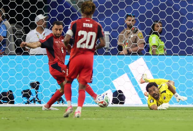 (260622) -- MIAMI, June 22, 2026 -- Vozinha (R), goalkeeper of Cape Verde, makes a save during the group H match between Uruguay and Cape Verde at the 2026 FIFA World Cup, WM, Weltmeisterschaft, Fussball at Miami Stadium, Miami, the United States, June 21, 2026. ) (SP)U.S.-MIAMI-FOOTBALL-FIFA WORLD CUP-GROUP H-URU VS CPV ZhangxChen 
