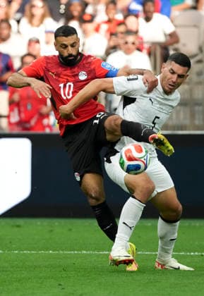 (260622) -- VANCOUVER, June 22, 2026 -- Mohamed Salah (L) of Egypt vies with Michael Boxall of New Zealand during a group G match between New Zealand and Egypt at the 2026 FIFA World Cup, WM, Weltmeisterschaft, Fussball at BC Place Vancouver in Vancouver, Canada, June 21, 2026. ) (SP)CANADA-VANCOUVER-FOOTBALL-FIFA WORLD CUP-GROUP G-NZL VS EGY MengxYongmin 