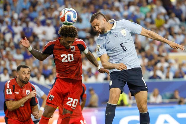 Rodrigo Bentancur (R) of Uruguay vies for the ball with Ryan Mendes of Cape Verde in a Group H match of the 2026 FIFA World Cup, WM, Weltmeisterschaft, Fussball between Uruguay and Cape Verde at Hard Rock Stadium in Miami, USA 21 June 2026. FIFA World Cup 2026: Uruguay - Cape Verde !ACHTUNG: NUR REDAKTIONELLE NUTZUNG!  Copyright: xAlbertoxEstevezx AMDEP7071 0859684617st