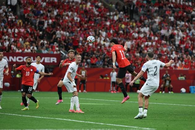 New Zealand v Egypt Group G - FIFA World Cup, WM, Weltmeisterschaft, Fussball 2026 VANCOUVER, CANADA JUNE 21, 2026: Egypt s Zico ( 11) heads the ball as New Zealand s Payne Tim ( 2) defends during the FIFA World Cup 2026 Group G match between New Zealand and Egypt at BC Place in Vancouver, Canada. VANCOUVER Canada Copyright: x xMohamedxGamalxTageldinx xJNAxPressx