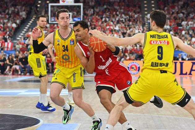 Oscar DA SILVA (FCB), Aktion,Zweikampf gegen Justin BEAN (Alba Berlin). Basketball BBL,Saison 2025 2026 Play Off Finale Spiel 5, FC Bayern Muenchen - Alba Berlin 81-84 am 21.06.2026 S A P G A R D EN *** Oscar DA SILVA (FCB), Action, Head-to-Head Battle Against Justin BEAN, Alba Berlin Basketball, BBL, 2025–2026 Season, Playoff Finals, Game 5, FC Bayern Munich vs. Alba Berlin 81–84 on June 21, 2026, SAP GARDEN,detected_source_language