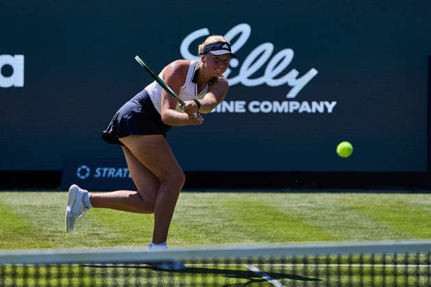 June 22, 2026, Bad Homburg, Hessen, Germany: Clara Tauson of Denmark returns with backhand to Diana Shnaider during the BAD HOMBURG OPEN powered by SOLARWATTT- WTA500 - Womens Tennis, 22.6.2026 in Bad Homburg (Tennis-Club Bad Homburg), Germany - Photo: Tennis 2026: Bad Hombug Open - WTA500: TAUSON 6:4 6:4 SHNAIDER  - ZUMAs343 20260622_zsp_s343_003 Copyright: xMathiasxSchulzx