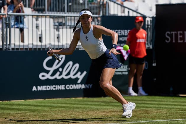 June 22, 2026, Bad Homburg, Hessen, Germany: Xinyu Wang of China returns with forehand to Renata Zarazua of Mexico during the BAD HOMBURG OPEN powered by SOLARWATTT- WTA500 - Womens Tennis, 22.6.2026 in Bad Homburg (Tennis-Club Bad Homburg), Germany - Photo: Tennis 2026: Bad Hombug Open - WTA500: WANG 6:1 6:2 ZARAZUA  - ZUMAs343 20260622_zsp_s343_009 Copyright: xMathiasxSchulzx