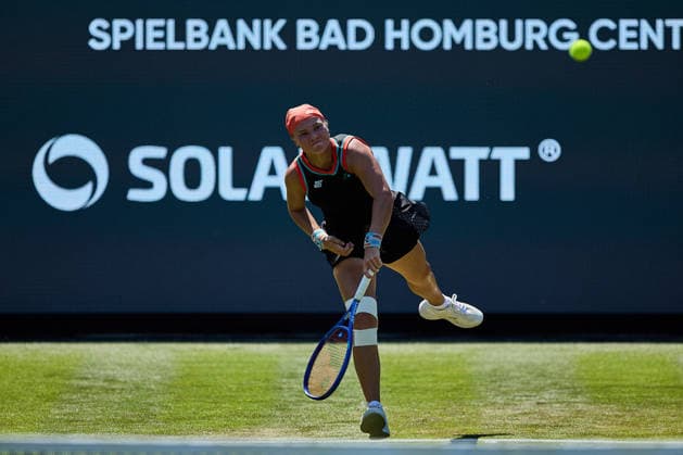 June 22, 2026, Bad Homburg, Hessen, Germany: Diana Shnaider serves to Clara Tauson of Denmark during the BAD HOMBURG OPEN powered by SOLARWATTT- WTA500 - Womens Tennis, 22.6.2026 in Bad Homburg (Tennis-Club Bad Homburg), Germany - Photo: Tennis 2026: Bad Hombug Open - WTA500: TAUSON 6:4 6:4 SHNAIDER  - ZUMAs343 20260622_zsp_s343_023 Copyright: xMathiasxSchulzx