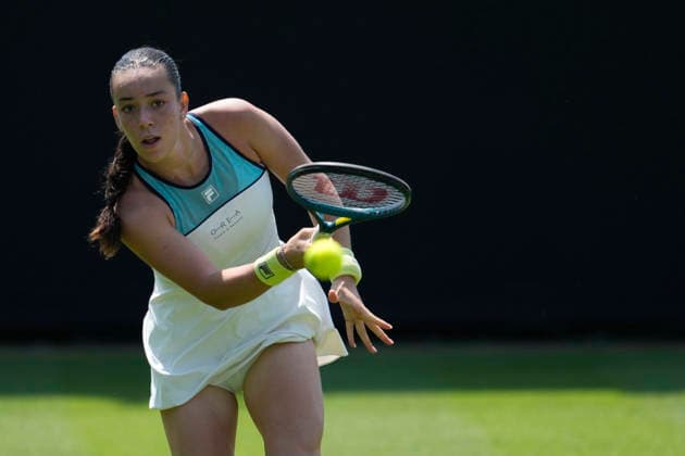 Lexus Eastbourne Open - Day One Tereza Valentova in action during a match at the 2026 Lexus Eastbourne Open Women s tennis tournament at the Devonshire Park Lawn Tennis Club in Eastbourne, Great Britain, on June 22, 2026. Eastbourne United Kingdom  Copyright: xOwenxHammondx originalFilename:hammond-2026lexu260622_npSiB.jpg