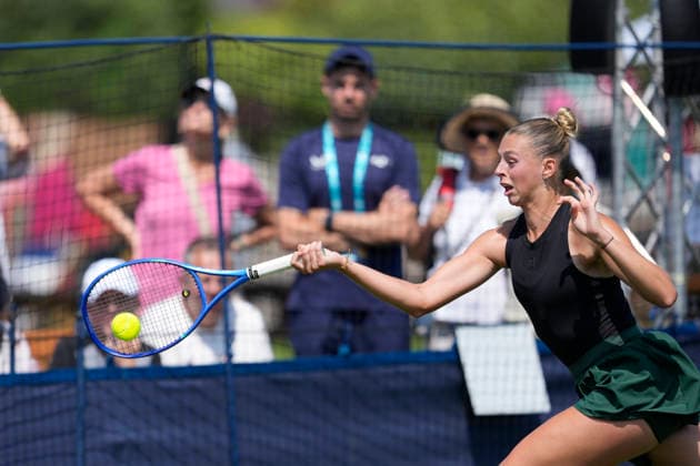 Lexus Eastbourne Open - Day One Alicia Dudeney competes during a match at the 2026 Lexus Eastbourne Open Women s tennis tournament at the Devonshire Park Lawn Tennis Club in Eastbourne, Great Britain, on June 22, 2026. Eastbourne United Kingdom  Copyright: xOwenxHammondx originalFilename:hammond-2026lexu260622_npYg4.jpg
