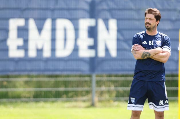 22.06.2026 Fussball, Herren, Regionalliga Nord, Trainingsauftakt BSV Kickers Emden Trainer Björn Lindemann (BSV Kickers Emden) *** June 22, 2026 Soccer, Mens, Regionalliga Nord, Start of Training for BSV Kickers Emden Coach Björn Lindemann BSV Kickers Emden,detected_source_language