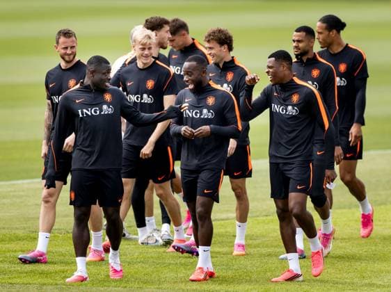 Sport Bilder des Tages KANSAS CITY - Brian Brobbey of the Netherlands, Lutsharel Geertruida of the Netherlands, and Denzel Dumfries of the Netherlands during a training session of the Dutch national team, Nationalteam at the KC Current Training Facility on June 22, 2026, in Kansas City. The Dutch national team is preparing for the match against Tunisia at the FIFA World Cup, WM, Weltmeisterschaft, Fussball KOEN VAN WEEL ANP xVIxANPxSportx xxANPxIVx 561669360 originalFilename: 561669360.jpg