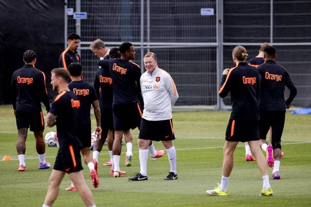 KANSAS CITY - Netherlands coach Ronald Koeman during a training session of the Dutch national team, Nationalteam at the KC Current Training Facility, on June 22, 2026, in Kansas City. The Dutch team is preparing for the match against Tunisia during the FIFA World Cup, WM, Weltmeisterschaft, Fussball ROBIN VAN LONKHUIJSEN ANP xVIxANPxSportx xxANPxIVx 561671290 originalFilename: 561671290.jpg