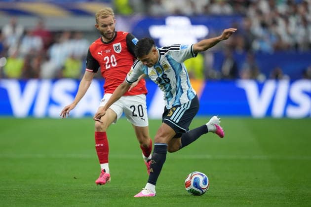 FIFA World Cup, WM, Weltmeisterschaft, Fussball 2026 - Group J - Argentina vs Austria Konrad Laimer (L) of Austria in action against Nahuel Molina of Argentina during the FIFA World Cup 2026 group stage match Argentina against Austria, in Dallas, USA, 22 June 2026. DALLAS United States  Copyright: xJEFFREYxMCWHORTERx