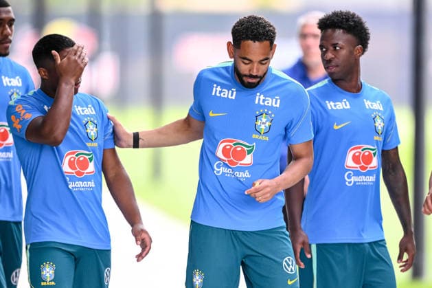 Endrick (Brazil), Matheus Cunha (Brazil) and Vinicius Junior (Brazil) gestures during the Brazil training session at Columbia Park Training Facility on June 22, 2026 in Morristown, New Jersey. (Photo by Harry Langer DeFodi Images) - *** Endrick Brazil, Matheus Cunha Brazil, and Vinicius Junior Brazil gesturing during the Brazil training session at Columbia Park Training Facility on June 22, 2026, in Morristown, New Jersey. Photo by Harry Langer, DeFodi Images,detected_source_language