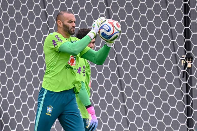 goalkeeper Weverton (Brazil) controls the Ball during the Brazil training session at Columbia Park Training Facility on June 22, 2026 in Morristown, New Jersey. (Photo by Harry Langer DeFodi Images) - *** Goalkeeper Weverton of Brazil controls the ball during a Brazil training session at Columbia Park Training Facility on June 22, 2026, in Morristown, New Jersey. Photo by Harry Langer, DeFodi Images,detected_source_language