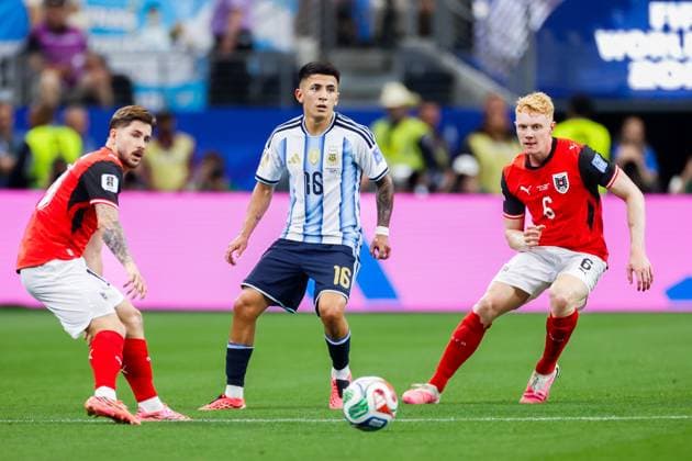 DALLAS, 22-06-2026, Dallas AT&T Stadium, World Cup 2026 Match between Argentina and Austria. Picture shows Argentina player Thiago Almada nad Austria player Nicolas Seiwald Argentina - Austria (World Cup 2026)  x204557966x Copyright: