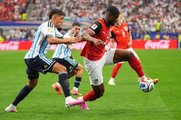 FIFA World Cup, WM, Weltmeisterschaft, Fussball 2026 - Group J - Argentina vs Austria Nahuel Molina (L) of Argentina in action against Kevin Danso of Austria during the FIFA World Cup 2026 group stage match Argentina against Austria, in Dallas, USA, 22 June 2026. DALLAS United States  Copyright: xJEFFREYxMCWHORTERx