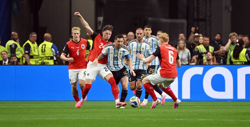 Fußball, Herren, FIFA World Cup, WM, Weltmeisterschaft, Fussball 2026, Spiel in Dallas (Gruppe J, 2. Spieltag), Argentinien - Österreich, v. l. Paul Wanner (Österreich), Lionel Messi (Argentinien), Nicolas Seiwald (Österreich), 22.06. 2026, *** Soccer, Mens, 2026 FIFA World Cup, Match in Dallas, Group J, Matchday 2, Argentina vs. Austria, from left Copyright: xMatthiasxKochx