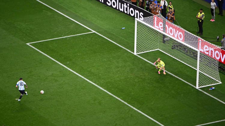 (260623) -- DALLAS, June 23, 2026 -- Lionel Messi (L) of Argentina shoots a penalty kick during the group J match between Argentina and Austria at the 2026 FIFA World Cup, WM, Weltmeisterschaft, Fussball at Dallas Stadium in Dallas, the United States, June 22, 2026. ) (SP)U.S.-DALLAS-FOOTBALL-FIFA WORLD CUP-GROUP J-ARG VS AUT WuxXiaoling 