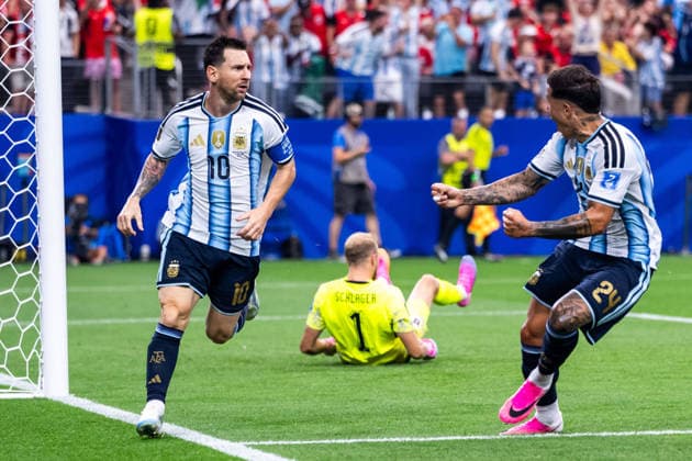 260622 Lionel Messi of Argentina celebrates with Enzo Fernandez after 1-0 during the FIFA World Cup, WM, Weltmeisterschaft, Fussball 2026 football match between Argentina and Austria on June 22, 2026 in Dallas. Photo: Ludvig Thunman BILDBYRAN kod LT LT0807 fotboll football soccer fotball vm fotbolls-vm fotball-vm fotbolls-vm 2026 fifa world cup 2026 day 12 bbeng jubel *** June 22, 2026  Copyright: LUDVIGxTHUNMAN BB260622LT084