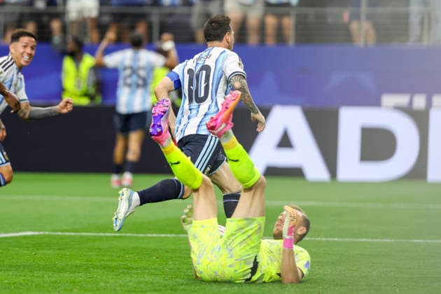 SOCCER - FIFA World Cup, WM, Weltmeisterschaft, Fussball 2026 ARLINGTON,TEXAS,USA,22.JUN.26 - SOCCER - FIFA World Cup 2026, group stage, Argentina vs Austria. Image shows the rejoicing of Lionel Messi (ARG) and the disappointment of Alexander Schlager (AUT).  GEPAxpictures xArminxRauthner