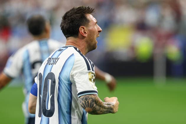 ARLINGTON, TX - JUNE 22: Lionel Messi 10 of Argentina pumps his fist towards fans after scoring during the FIFA World Cup, WM, Weltmeisterschaft, Fussball 2026 Group J match between Argentina and Austria on June 22, 2026, at Dallas Stadium in Dallas, Texas. (Photo by David Buono Icon Sportswire) SOCCER: JUN 22 FIFA World Cup 26 Group J - Argentina vs Austria EDITORIAL USE ONLY Icon260622018