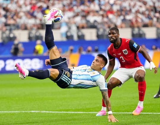 (260623) -- DALLAS, June 23, 2026 -- Lautaro Martinez (L) of Argentina attempts an overhead kick during the group J match between Argentina and Austria at the 2026 FIFA World Cup, WM, Weltmeisterschaft, Fussball at Dallas Stadium in Dallas, the United States, June 22, 2026. ) (SP)U.S.-DALLAS-FOOTBALL-FIFA WORLD CUP-GROUP J-ARG VS AUT JiaxHaocheng 