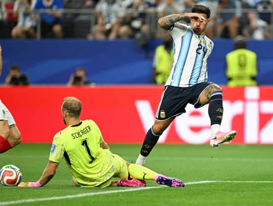 (260623) -- DALLAS, June 23, 2026 -- Enzo Fernandez (R) of Argentina breaks through during the group J match between Argentina and Austria at the 2026 FIFA World Cup, WM, Weltmeisterschaft, Fussball at Dallas Stadium in Dallas, the United States, June 22, 2026. ) (SP)U.S.-DALLAS-FOOTBALL-FIFA WORLD CUP-GROUP J-ARG VS AUT ChengxMin 