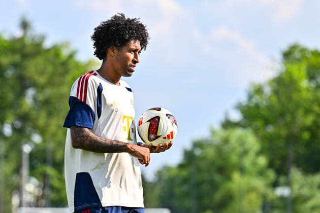 Trainingsauftakt FC Bayern München II; 22.06.2026 MÜNCHEN, GERMANY - 22. June: im Bild DANTE Bonfim Costa Santos Cheftrainer FC Bayern München II beim Trainingsauftakt der kleinen Bayern *** FC Bayern Munich II Kicks Off Training Season on June 22, 2026, in Munich, Germany. Pictured Copyright: xBEAUTIFULxSPORTS Goldbergx