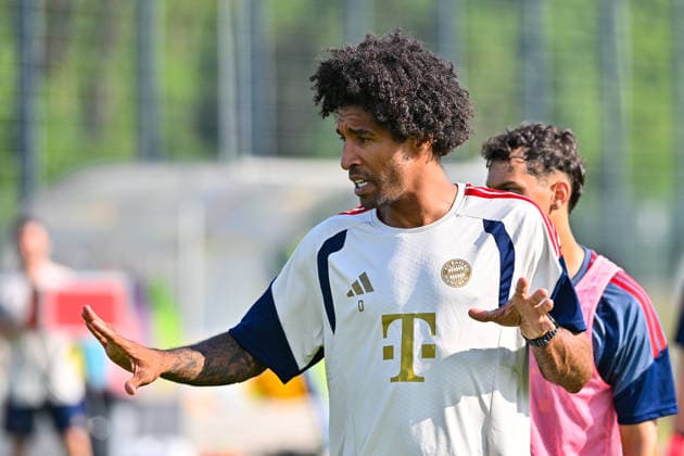 Trainingsauftakt FC Bayern München II; 22.06.2026 MÜNCHEN, GERMANY - 22. June: im Bild DANTE Bonfim Costa Santos Cheftrainer FC Bayern München II beim Trainingsauftakt der kleinen Bayern *** FC Bayern Munich II Kicks Off Training Season on June 22, 2026, in Munich, Germany. Pictured Copyright: xBEAUTIFULxSPORTS Goldbergx