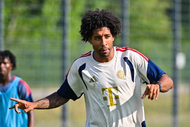 Trainingsauftakt FC Bayern München II; 22.06.2026 MÜNCHEN, GERMANY - 22. June: im Bild DANTE Bonfim Costa Santos Cheftrainer FC Bayern München II beim Trainingsauftakt der kleinen Bayern *** FC Bayern Munich II Kicks Off Training Season on June 22, 2026, in Munich, Germany. Pictured Copyright: xBEAUTIFULxSPORTS Goldbergx