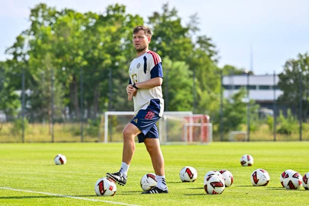 Trainingsauftakt FC Bayern München II; 22.06.2026 MÜNCHEN, GERMANY - 22. June: im Bild Christian STRÖBEL CO-Trainer FC Bayern München II beim Trainingsauftakt der kleinen Bayern *** FC Bayern Munich II Kicks Off Training Season on June 22, 2026, in Munich, Germany. Pictured Copyright: xBEAUTIFULxSPORTS Goldbergx